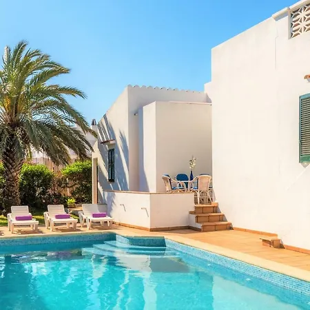 Estrella Villa *